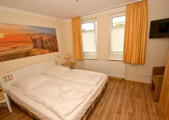 Mit Meerblick Und Balkon, Gratis Nutzung Vom Ahoi Erlebnisbad Und Sauna In Sellin - Meeresblick 35 * Goehren (Ruegen)