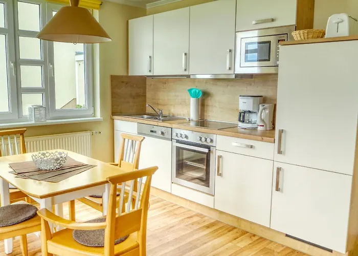 Mit Meerblick Und Balkon, Gratis Nutzung Vom Ahoi Erlebnisbad Und Sauna In Sellin - Meeresblick 35 * Goehren (Ruegen)